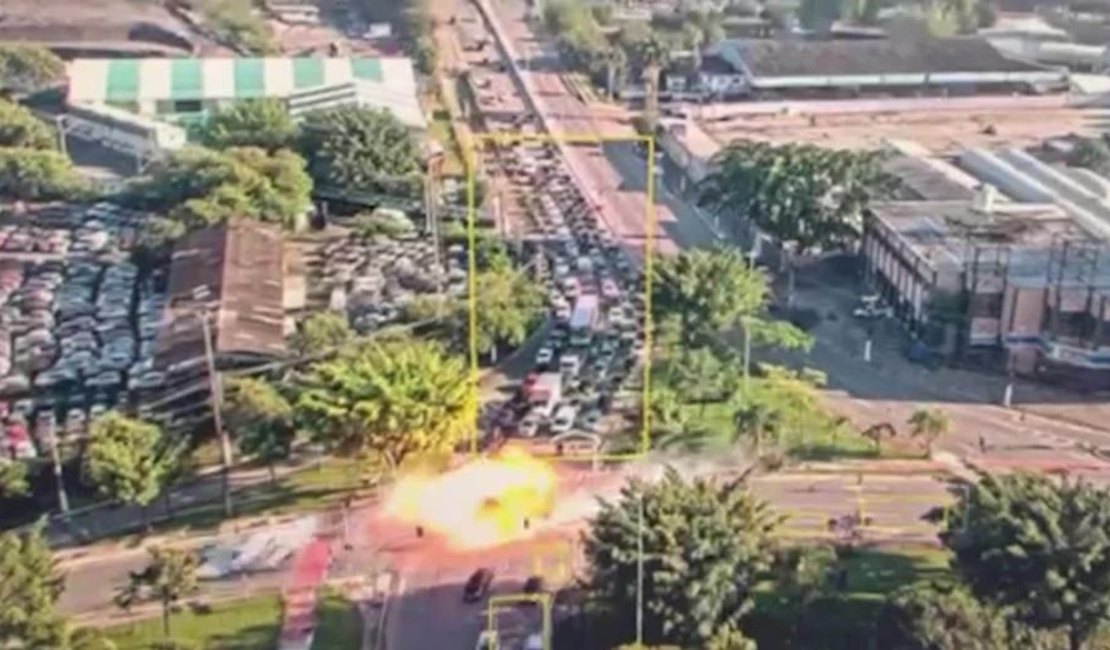 Câmera registra momento exato da queda do avião que caiu na Zona Oeste de SP