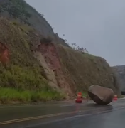 Deslizamento de pedra compromete trecho da BR-416 entre Colônia Leopoldina e Ibateguara