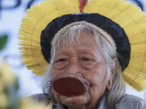 Cacique Raoni apresenta melhora, mas continua internado na UTI