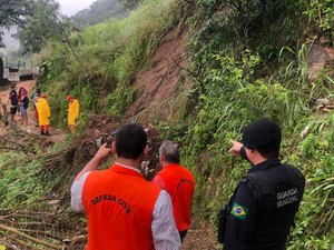 Defesa Civil inicia remoção das familias que moram em áreas de risco de Palmeira