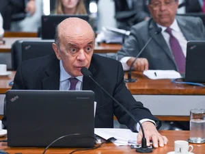 Ex-governador José Serra está internado em SP para tratar infecção na garganta