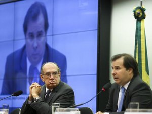 Sistema eleitoral com lista fechada é mais transparente, defende Maia