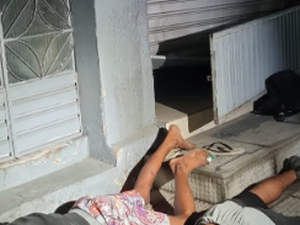 Dupla é presa em flagrante no momento em que tentava furtar loja no Centro de Arapiraca