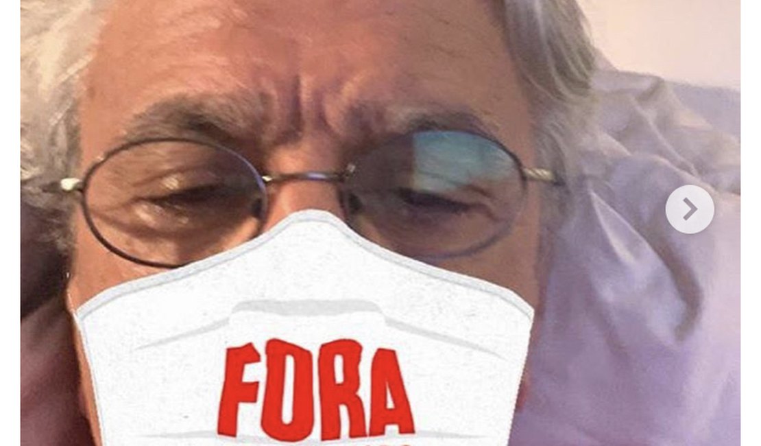 Caetano Veloso, Nanda Costa e mais 'usam' máscara de 'Fora Bolsonaro'