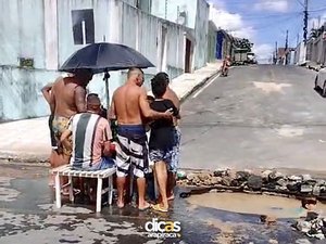 [Vídeo] Arapiraquenses fazem churrasco para celebrar 'mesversário' de vazamento de água