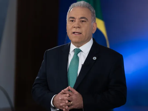 Dois ex-ministros de Bolsonaro vão receber salário de R$ 39,3 mil por seis meses