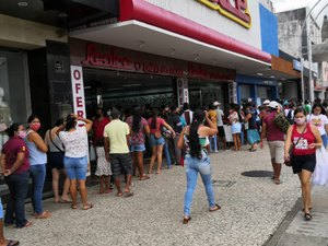 Homem tenta furtar produtos de higiene e chocolates em loja de Aapiraca mas é preso