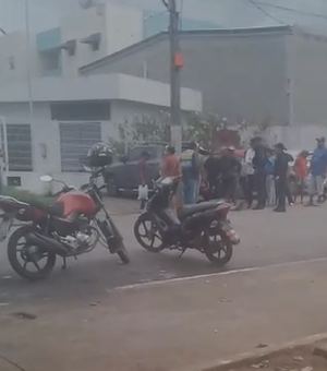 [Vídeo] Colisão entre carro e moto deixa uma pessoa ferida em Palmeira dos Índios
