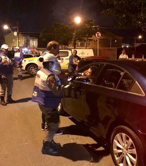 Lei Seca prende condutor embriagado e recolhe duas CNH's em Maceió