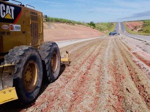 Estrada que liga o Aeroporto à Av. Cachoeira do Meirim chega a 70%