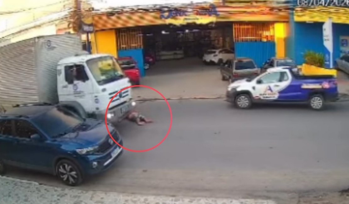 Homem é atropelado por picape e por pouco não acaba atingido por caminhão em Arapiraca