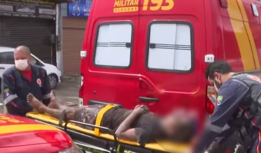 Homem cai em fossa de cinco metros e é resgatado pelos bombeiros em Maceió