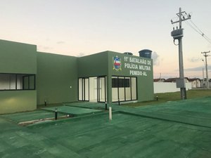 Homem ameaça mulher com faca e é ferido na cabeça pela cunhada em Penedo