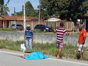 Acidente entre carro e moto deixa um morto na BR 101