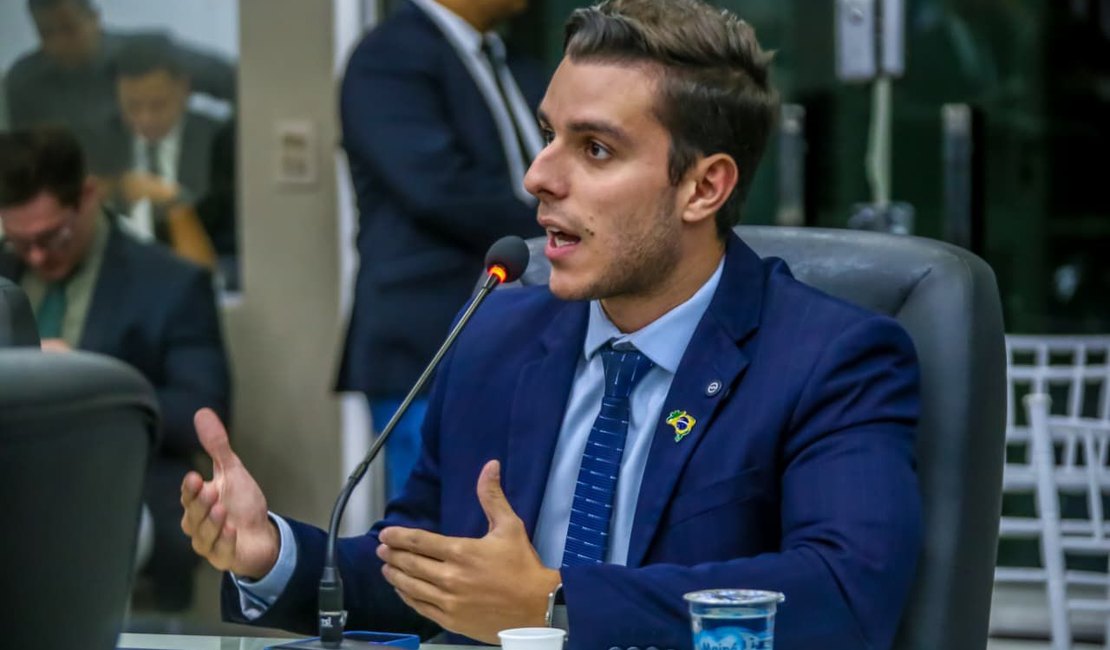 Caio Bebeto ganha espaço e assume cargos estratégicos na Câmara Municipal