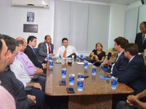 Sindicombustíveis presta esclarecimentos à Câmara sobre preço dos combustíveis em AL