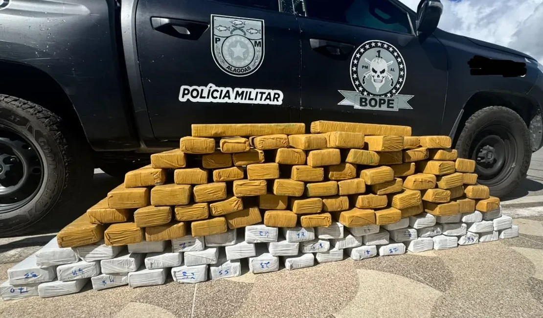 Ocupantes são presos usando maconha em carreta com quase 100 kg da droga
