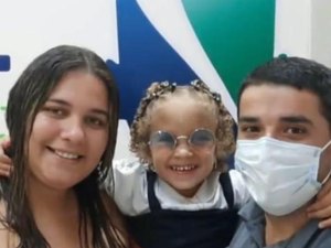 Menina que fraturou o crânio enquanto brincava recebe alta em hospital de Arapiraca