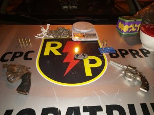 Dupla é presa com revólveres e drogas na parte alta de Maceió