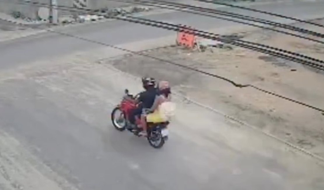 Colisão entre motocicletas deixa quatro feridos, incluindo gestante e criança, em Arapiraca