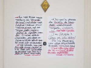 Mulher ataca vizinhos negros com bilhetes : 'Imundos'