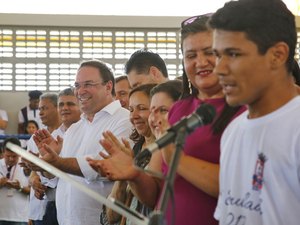Luciano Barbosa inaugura ginásio poliesportivo em Teotônio Vilela