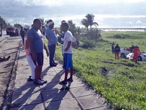 Colisão entre carro e moto deixa sete pessoas feridas em Maceió