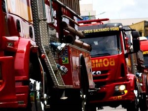 Bombeiros combatem incêndio em escola abandonada em Bebedouro
