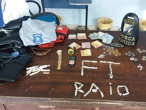 Após denúncia, PM prende três suspeitos de tráfico de drogas em Arapiraca 