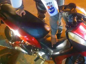 BPRv prende suspeito e recupera motocicleta roubada em Maceió
