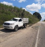 Condutor perde controle e veículo capota em Porto Calvo