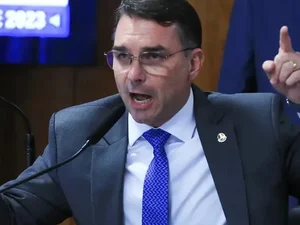 ‘Querem matar Bolsonaro’, diz Flávio após voto que formou maioria por condenação