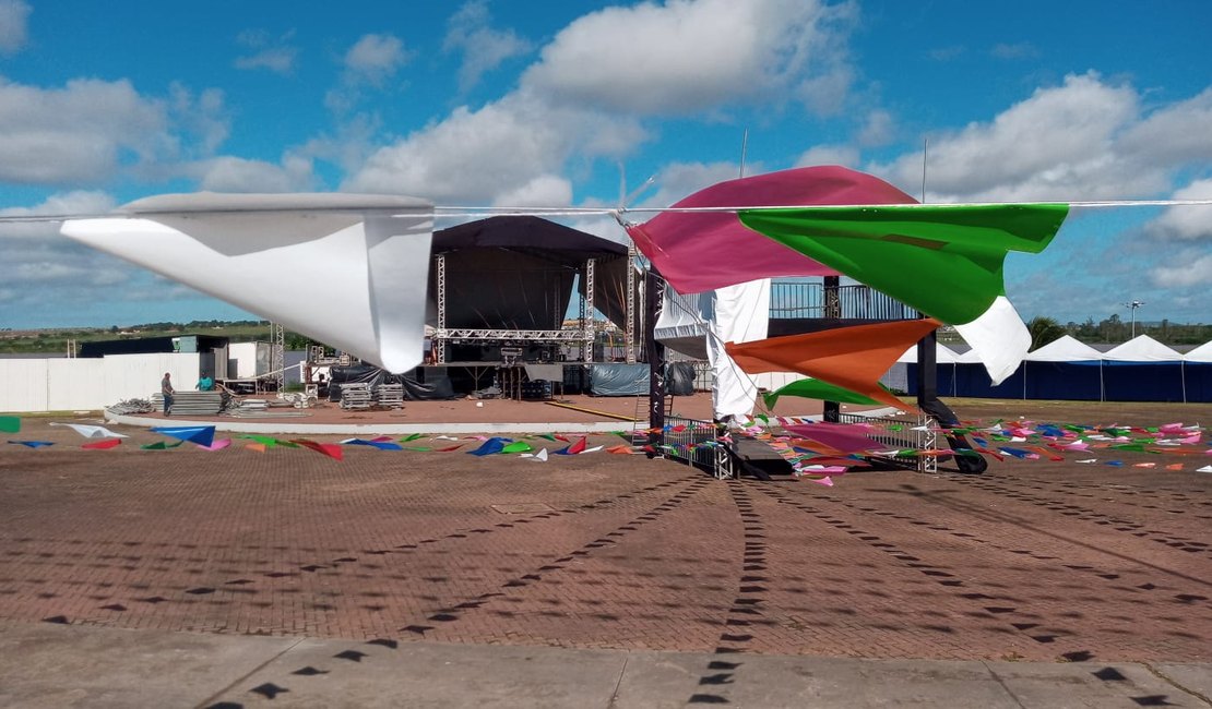 [Vídeo] Estrutura no Lago da Perucaba é finalizada para a estreia dos shows nesta segunda