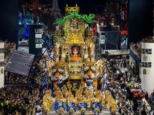 Campeãs do carnaval de São Paulo desfilam nesta sexta-feira (12)