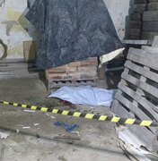 [Vídeo] Homem morre após cair de telhado em Arapiraca