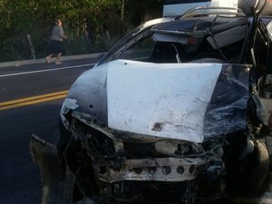 Acidente envolvendo três veículos deixa uma pessoa morta e três feridas na BR-104