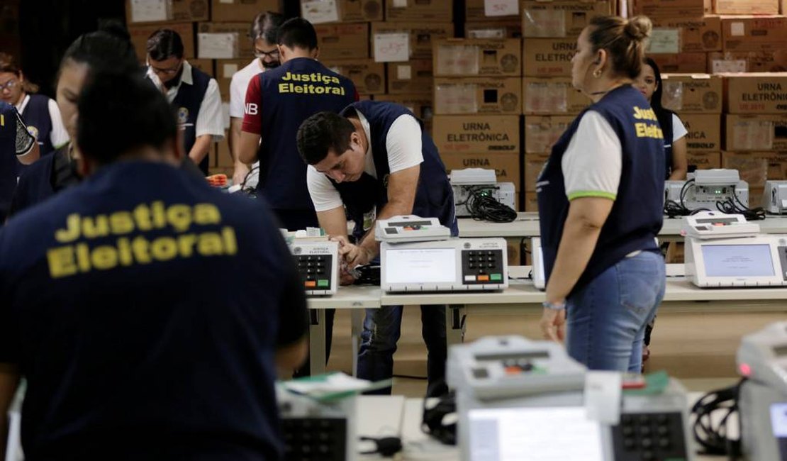 TSE troca 310 urnas eletrônicas; em SP, urna sugeriu voto nulo para presidente