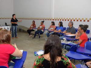 Sesau capacita professores da rede estadual de ensino sobre os males do tabagismo