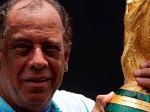 Velório de Carlos Alberto Torres, capitão do tri, acontece na sede da CBF