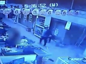 Vídeo mostra execução de caixa de supermercado