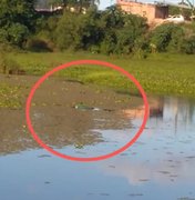[Vídeo] Corpo de homem é encontrado boiando em lago de Porto Calvo