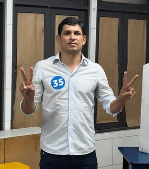 Candidato a governador, Bombeiro Luciano Fontes vota e fala em mudança
