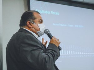 Santoro diz que foi mal interpretado ao falar que políticos tem “discursos vazios”