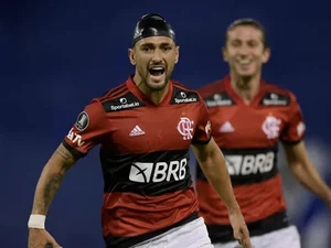 Bruno Henrique destaca espírito de luta em virada contra o Vélez Sarsfield: 'O Flamengo é isso'