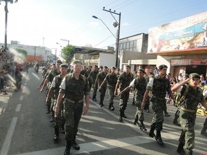 Emancipação: desfile conta com participação de várias autoridades