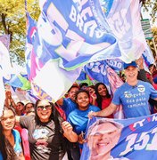 Rafael Brito dá largada à campanha com adesivaço lotado no CEPA