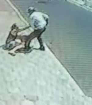 [Vídeo] Mulher de vereador é morta a facadas na porta de casa