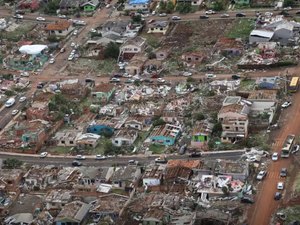 Após tornado, Enem é suspenso em Rio Bonito do Iguaçu, no Paraná