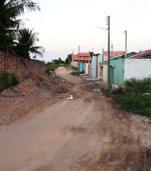 Moradores sofrem com buracos e lixo em loteamento do bairro Boa Vista
