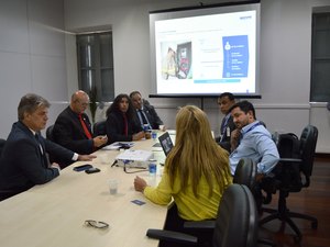 Vereadores se reúnem com diretores da Equatorial